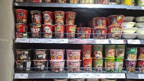 Shin Ramyun Pulls, Buldak Pushes... 'K-Spicy Flavor' Hits Malaysia Hard