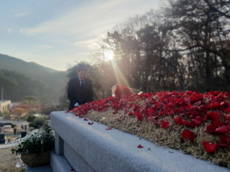 친윤(친윤석열)계 핵심인 국민의힘 장제원 의원은 11일 "이제 잠시 멈추려 한다"고 말했다. 사진출처=장 의원 페이스북