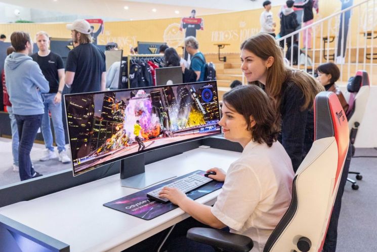 "11조 시장 잡아라"…게이밍 모니터도 OLED가 대세