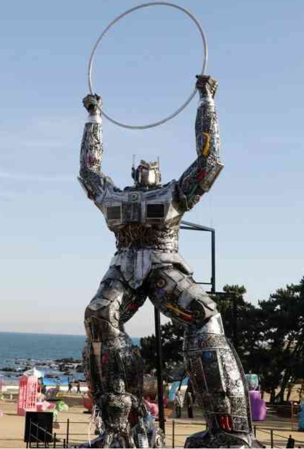 울주군 서생면 간절곶 공원에 설치된 18m의 세계 최대 규모 '솔라봇'.