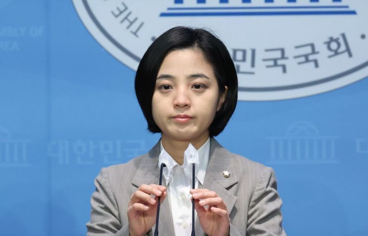 류호정 "정의당 단체 대화방서 강퇴…욕설·조롱 타격없어"