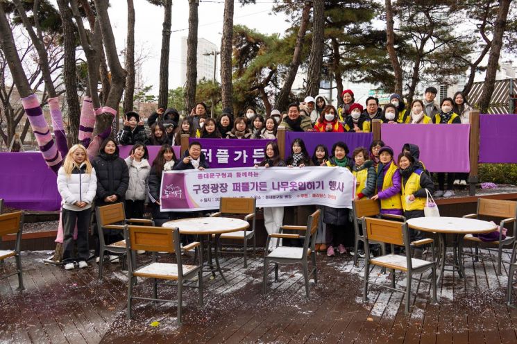 클라랑스와 함께 동대문구청 광장 '퍼플 가든' 변신 