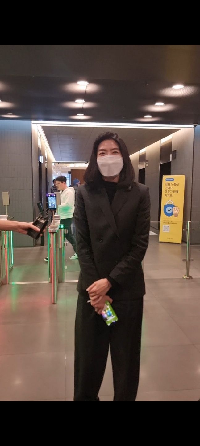 정신아 카카오 대표 내정자가 18일 경기도 성남시 카카오판교아지트에서 김범수 카카오 창업자(경영쇄신위원장)가 주재하는 제8차 비상경영회의가 끝난 후 기자들과 만나 카카오의 쇄신 방향에 대해 이야기하고 있다. (사진=차민영 기자)