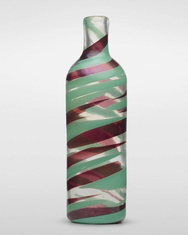 중고품 매장서 5000원 주고 산 유리병, '1억 3000만원짜리 행운' 가져다줬다