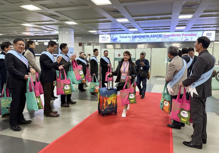 7개월만에 열린 양양공항 국제선…마닐라 전세편 운항