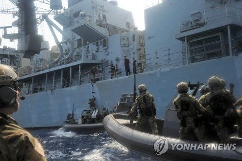 음파대포에 물대포까지…해적막는 비살상 무기 1위는?