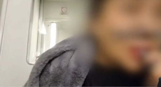 "쉿, 비밀이에요" 열차 안에서 무개념 유튜버가 한 행동