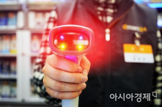시급은 꼴찌라는데…한국인 인기 알바 '부동의 1위'