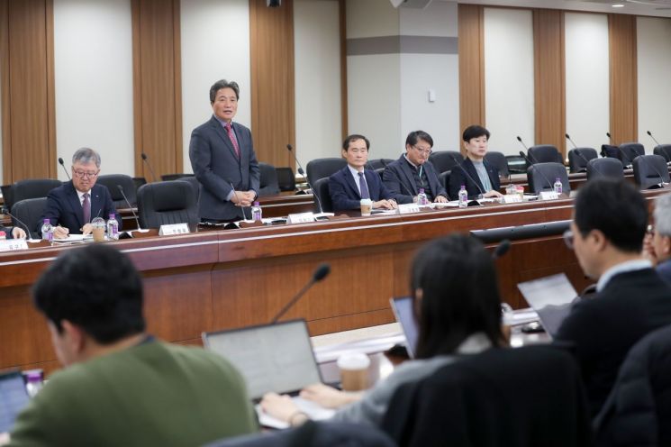 20일 인천국제공항공사 청사에서 열린 인천공항공사 정기 미디어 브리핑에서 이학재 사장이 발언을 하고 있다. [사진제공=인천국제공항공사]