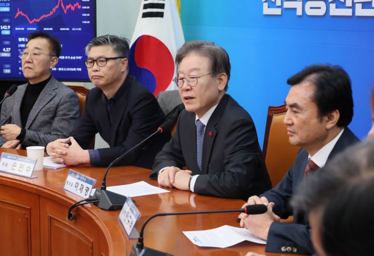 더불어민주당 이재명 대표가 21일 국회에서 열린 전략공천관리위원회 제1차 전체회의에서 발언하고 있다. [이미지출처=연합뉴스]