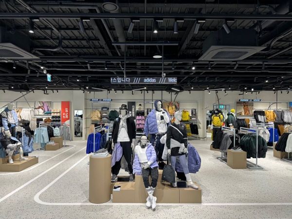 신세계사이먼 "여주 프리미엄 아울렛, '아디다스' 리뉴얼 오픈"