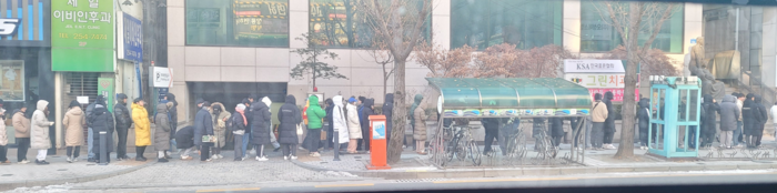 23일 대전 성심당 케이크를 구매하려는 대기줄.[사진=X(옛 트위터)]