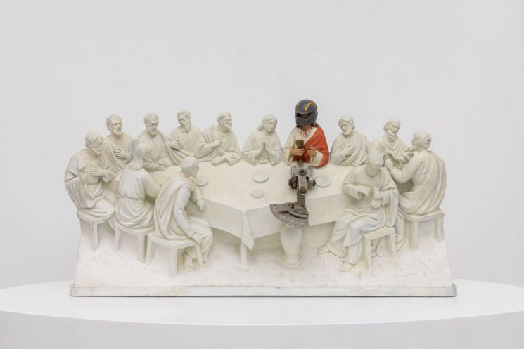 변종곤, 'Last Supper', 2011,Mixed media,41 × 80 × 15 cm [사진제공 = 더페이지갤러리]