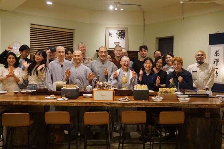 [탈종교 시대]⑤"진짜 재미와 위로"…홍대 성(性)지가 성(聖)지가 되다