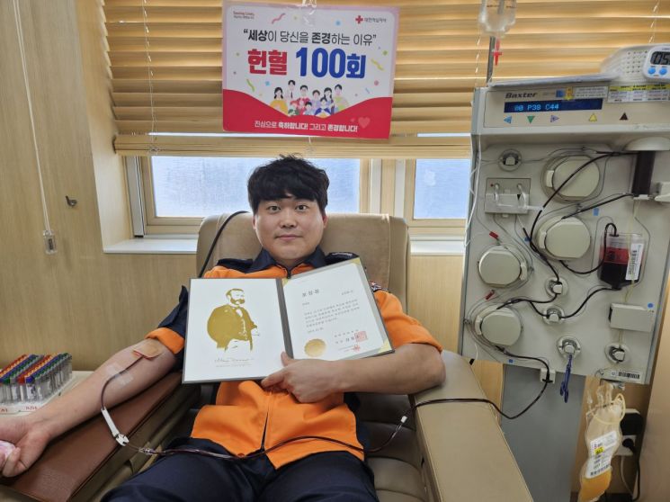 송치동 창원소방본부 소방장,10년 동안 헌혈 100회 달성