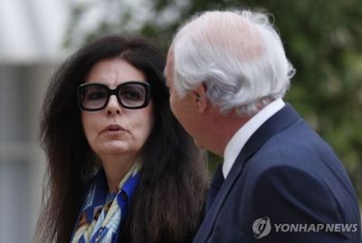 올해 가장 눈에 띄게 재산을 불린 부자인 로레알 창업자의 손녀 프랑수아즈 베탕쿠르 메이예(왼쪽) [이미지출처=연합뉴스]