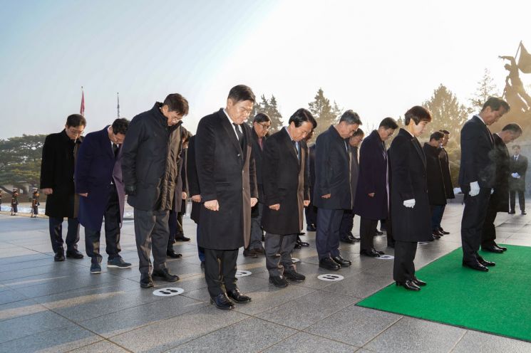 국립서울현충원 참배