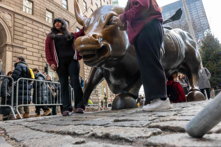 "금리 인하에 연착륙 온다" 새해 '장밋빛 전망' 넘치는 월가