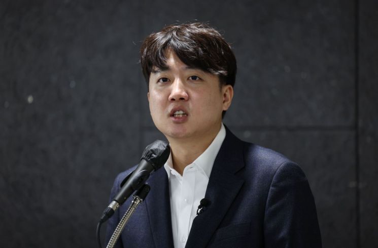 이준석 전 국민의힘 대표가 1일 오전 서울역 대회의실에서 열린 개혁신당 신년 하례회에서 발언하고 있다. [이미지출처=연합뉴스]