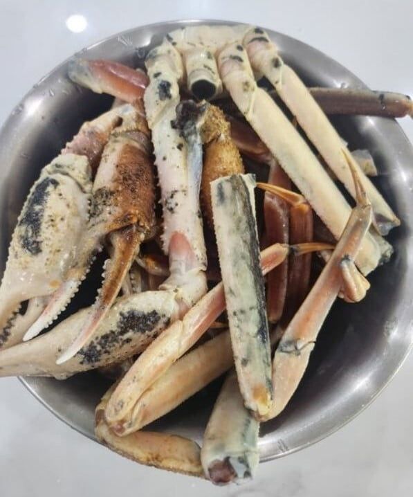서울 노량진 수산시장의 한 상인이 고등학생에게 상한 대게를 판매해 논란이 됐다. [사진=온라인 커뮤니티 갈무리]