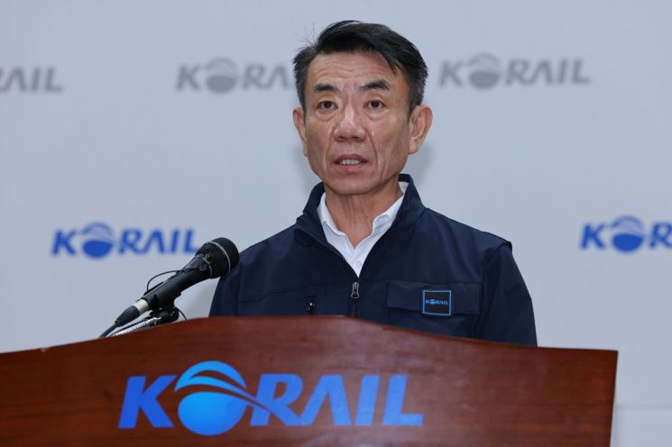 청도 철도사고로 사의를 표명한 한문희 코레일 사장. 연합뉴스.