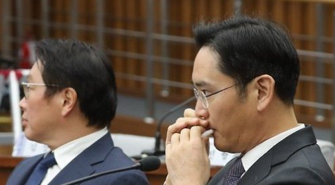 최순실 국정논단 국정조사 1차 청문회에 참석했을 당시 발랐던 '소프트립스' 립밤. [사진=연합뉴스]