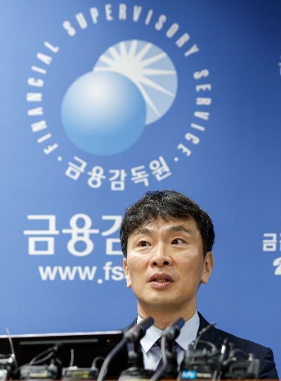 이복현 금융감독원 원장이 4일 서울 여의도 금융감독원에서 기자간담회를 하고 있다. 사진=강진형 기자aymsdream@