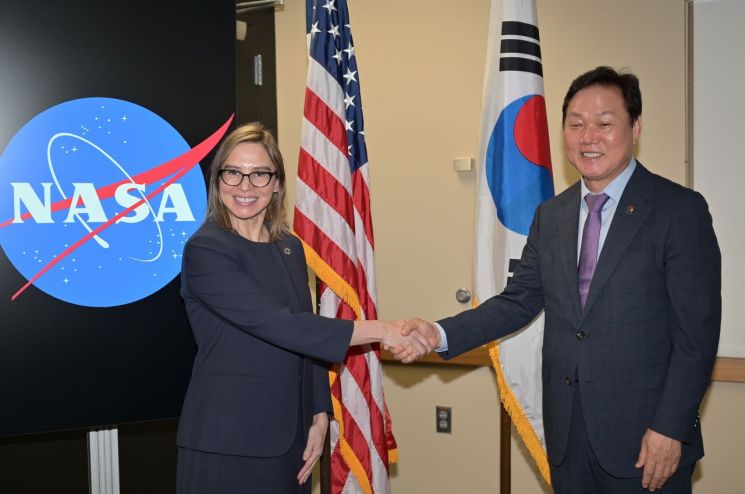 박완수 경남도지사가 미국 메릴랜드주에 있는 나사(NASA)의 고다드 우주비행센터를 방문했다. [사진제공=경남도청]
