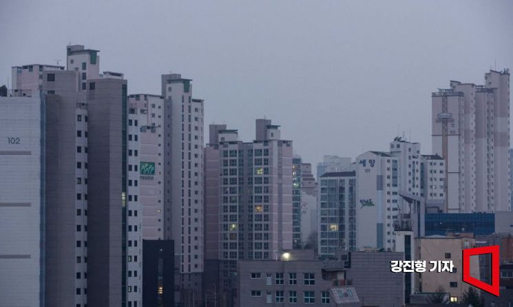 5일 서울 용산구에서 바라본 아파트. 사진=강진형 기자aymsdream@