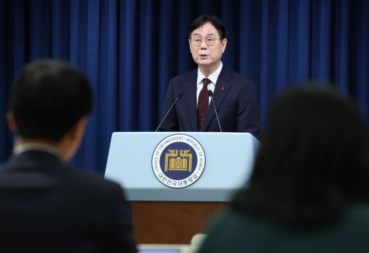 이관섭 대통령 비서실장이 5일 오전 서울 용산 대통령실 청사에서 더불어민주당 주도로 국회를 통과한 이른바 '쌍특검법'의 윤석열 대통령 거부권 행사 관련 브리핑을 하고 있다. [이미지출처=연합뉴스]