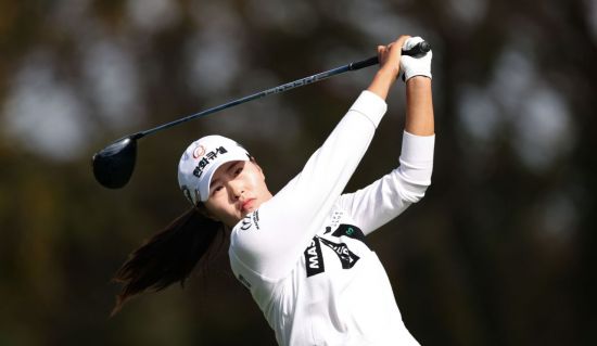 성유진이 LPGA Q 시리즈 파이널 5라운드 2번 홀에서 티샷을 하고 있다.