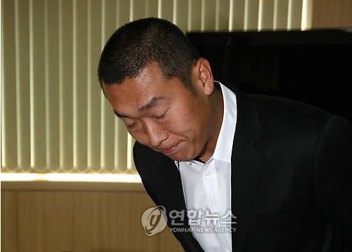 '술자리 폭행' 전 야구선수 정수근 징역 1년 6월 구형