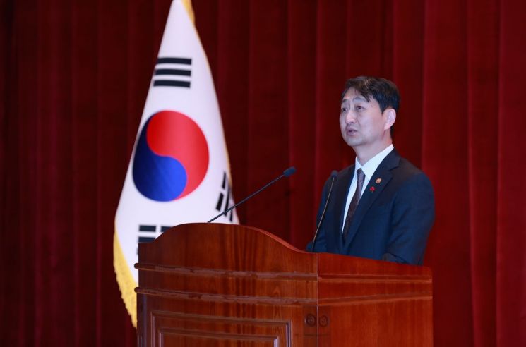 안덕근 산업통상자원부 장관이 8일 정부세종청사에서 열린 취임식에서 발언하고 있다.(사진제공= 산업부)