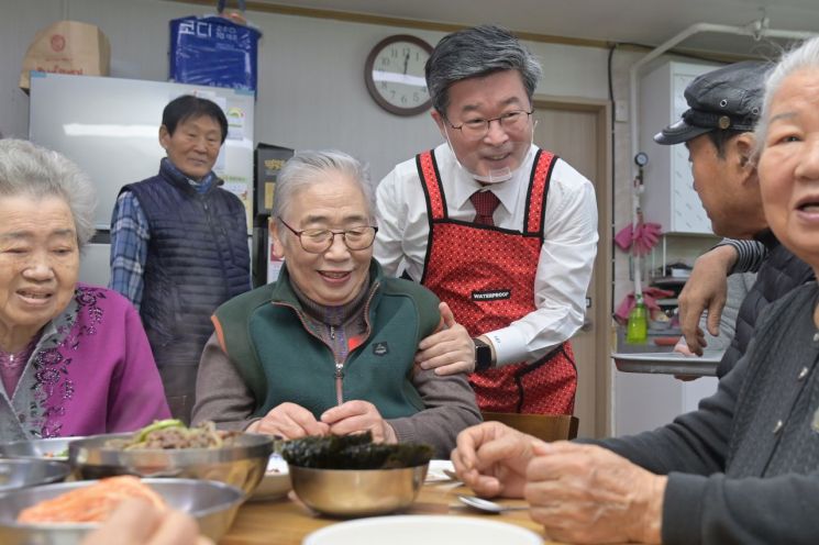 김길성 중구청장 장충경로당 방문 새 해 인사 