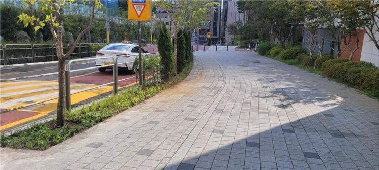 여의대방로 35길 정원형 띠녹지