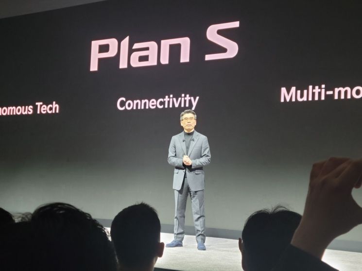 [CES 2024]기아 비스포크차, 사무실·캠핑카 변신