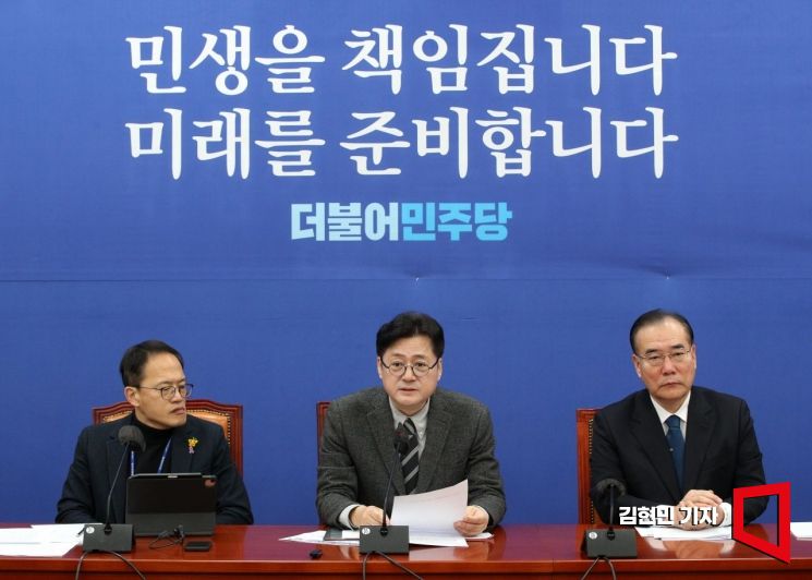 홍익표 더불어민주당 원내대표가 9일 국회에서 열린 원내대책회의에서 발언하고 있다. 사진=김현민 기자 kimhyun81@