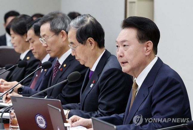 윤석열 대통령이 9일 서울 용산 대통령실 청사에서 열린 국무회의에서 발언하고 있다. [사진출처=연합뉴스]