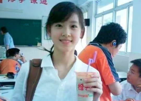 서른 살에 재산 11조원…칭화대 출신 최고 부자 등극한 中여성의 정체 