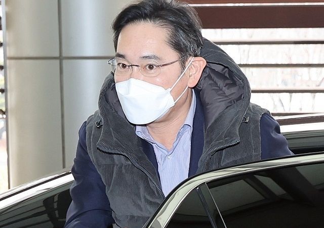 이재용이 손 대면 '완판'…10만원대 운동화부터 깡통시장 어묵집까지