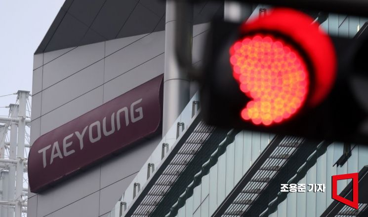 9조원대의 부동산 프로젝트파이낸싱(PF) 대출금을 갚지 못해 워크아웃(기업구조개선)을 신청한 태영건설의 운명이 결정되는 11일 서울 영등포구 태영건설에 긴장감이 감돌고 있다. 사진=조용준 기자 jun21@