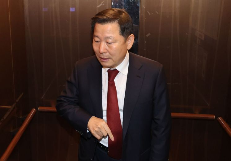 공천관리위원으로 임명된 이철규 국민의힘 의원이 11일 여의도 당사로 들어가고 있다. [이미지출처=연합뉴스]