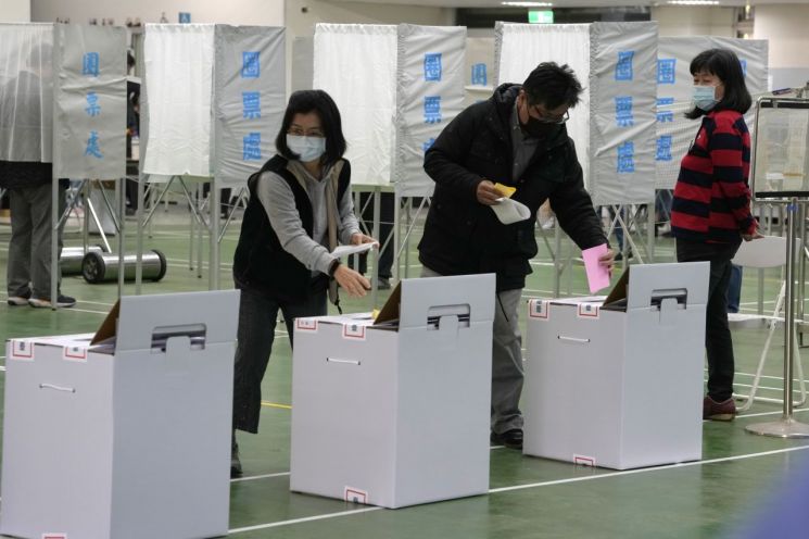 대만 제16대 총통 선거가 13일 오전 8시 투표를 시작했다. [이미지출처=AP연합뉴스]