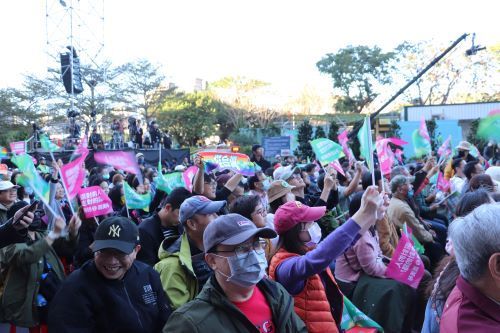2024 대만 대선 집권 민진당 선거캠프 앞에 모인 지지자들 [이미지출처=연합뉴스]