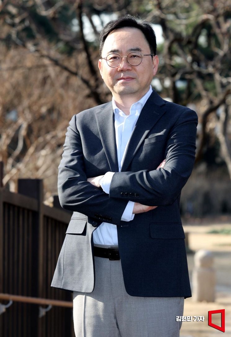 "저출생 해법, 정부가 못 따라가" 홍석철 저고위원의 쓴소리[K인구전략]