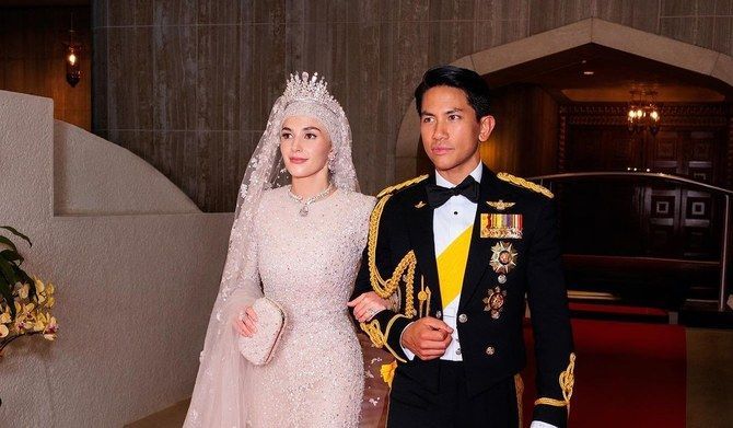 14일 결혼식이 끝난 후 피로연장에 들어가는 마틴 왕자 부부의 모습.[이미지출처=인스타그램]