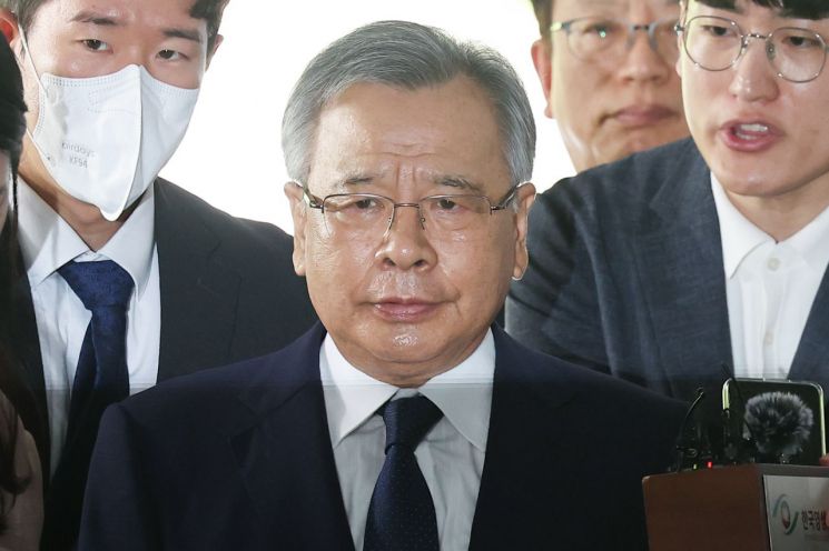 [속보]'대장동 50억 클럽' 박영수 前특검, 1심서 징역 7년