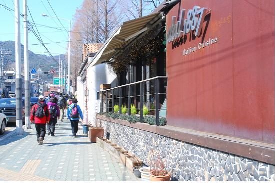 [하루만보]눈 쌓인 경복궁 걷다가 삼청동 카페서 사색…2시간 코스 종로 나들길