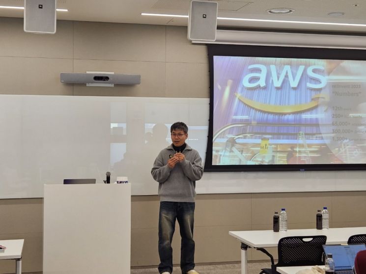 AWS "업무 생산성 향상 위한 생성형 AI 제시…최고 우선순위는 '보안'"