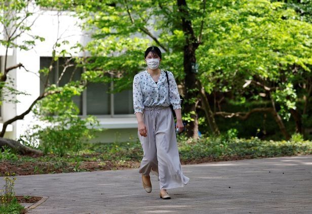 지난해 4월 '등교룩'으로 화제를 모은 아이코 공주. [사진출처=로이터/ 연합뉴스]